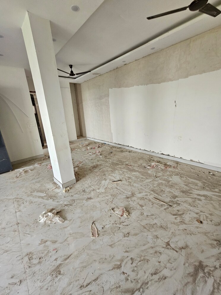 Balcony, sector 9 2 Bedroom 155 Sq.Yd. Builder Floor In Sector 9 Gurgaon 8804209