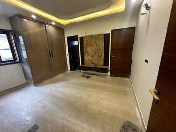 Room in 4 BHK Apartment at Inderpuri – for Sale