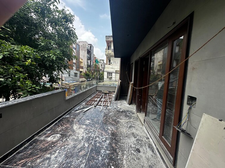 Balcony, inderpuri 4 Bedroom 200 Sq.Yd. Apartment In Inderpuri Delhi 8804229