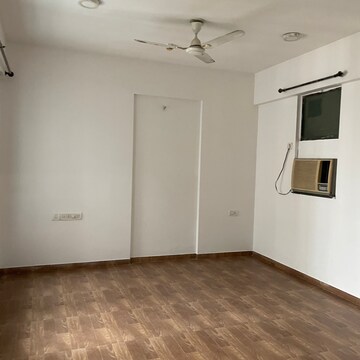 Room in 3 BHK Apartment at Mahindra Lifespaces Splendour, Gkw Colony – for Rent