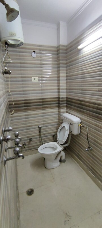 Bathroom in 1 RK Builder Floor at Patel Nagar – for Rent
