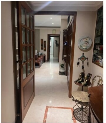 Living Room in 2 BHK Apartment at Paradise Apartment Malabar Hill, Malabar Hill – for Rent