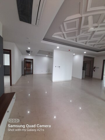 Room in 4 BHK Apartment at Aparna One, Shaikpet – for Rent