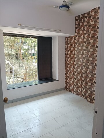 Room in 2 BHK Apartment at Smruti CHS Vile Parle East, Vile Parle East – for Rent