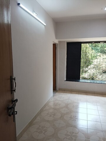 Room in 2 BHK Apartment at Smruti CHS Vile Parle East, Vile Parle East – for Rent
