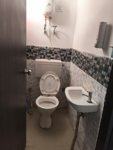 Bathroom in 1 BHK Apartment at Signature Global Andour Height, Sector 71 – for Rent