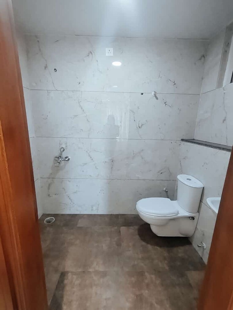 Bathroom, mrs-hi-greens 3 Bedroom 1013 Sq.Ft. Apartment In Kishanpura Zirakpur 8804329