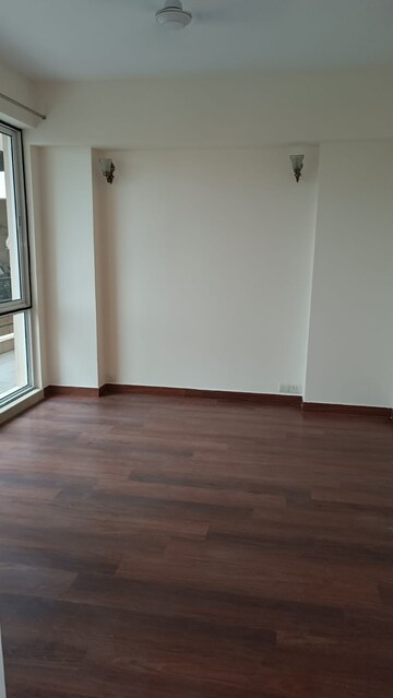 Room in 3 BHK Builder Floor at Unitech Espace Nirvana Country, Sector 50 – for Rent