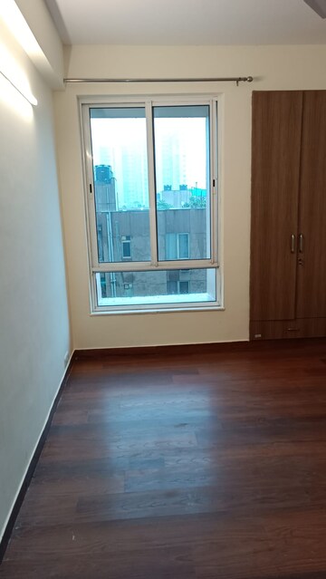 Room in 3 BHK Builder Floor at Unitech Espace Nirvana Country, Sector 50 – for Rent