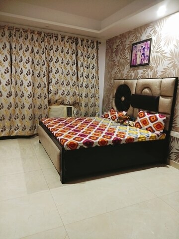 Bedroom in 4 BHK Builder Floor at Palam Vihar – for Rent