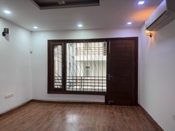 Room in 3 BHK Builder Floor at Palam Vihar – for Rent
