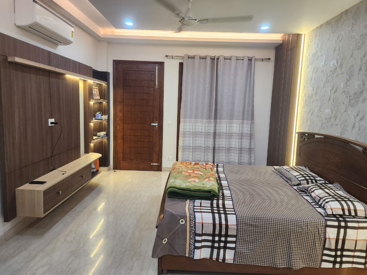 3 BHK Builder Floor For Rent in Sector 23