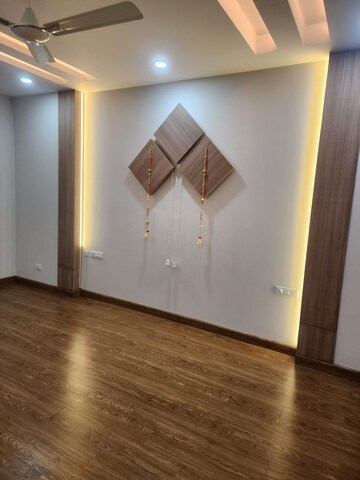 Room in 3 BHK Builder Floor at Sector 23 – for Rent