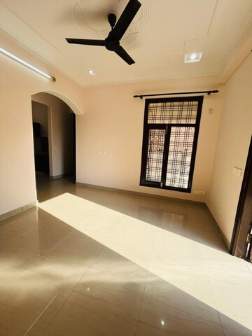 Room in 1 BHK Builder Floor at Sector 31 – for Rent