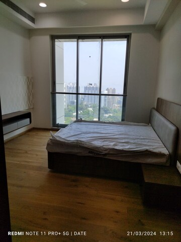 Room in 4 BHK Apartment at Kalpataru Horizon, Worli – for Sale