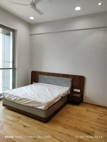 Bedroom in 4 BHK Apartment at Kalpataru Horizon, Worli – for Sale