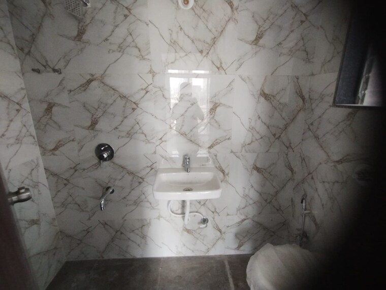Bathroom, rishab-jay-sarang 2 Bedroom 750 Sq.Ft. Apartment In Malad East Mumbai 8804411
