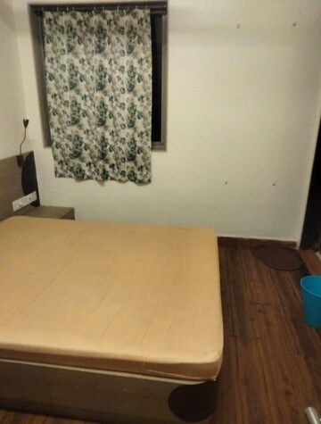 Room in 3 BHK Apartment at Lodha Grandeur, Prabhadevi – for Rent