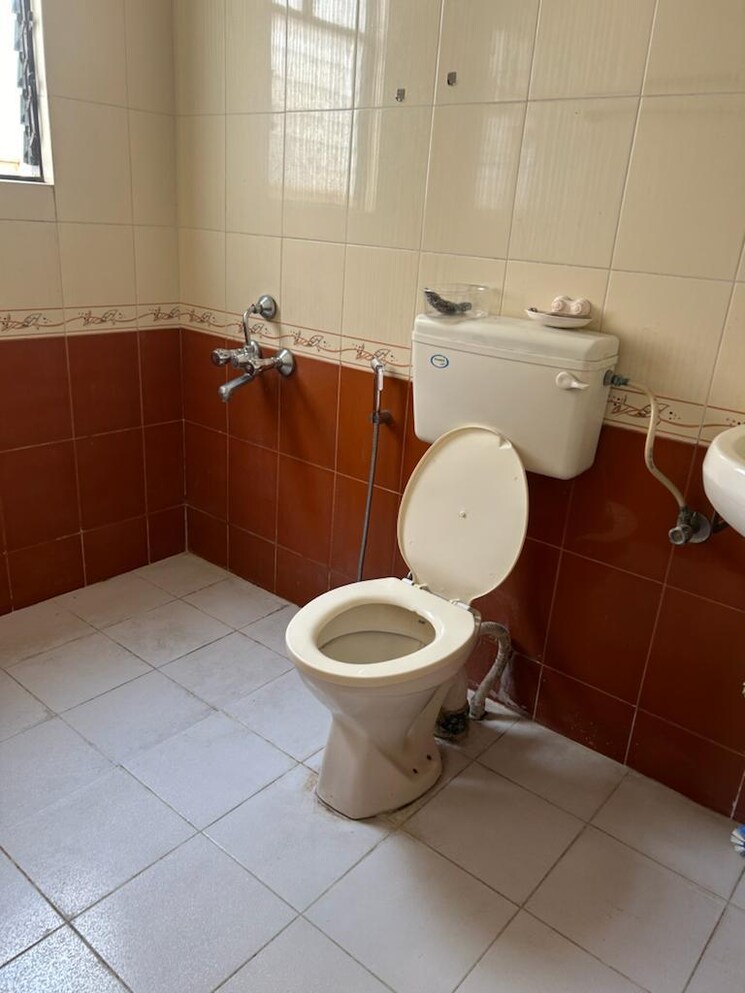 Bathroom, koregaon park 1 Bedroom 550 Sq.Ft. Apartment In Koregaon Park Pune 8804475