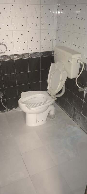 Bathroom in 2 BHK Builder Floor at Vijay Tower Gomti Nagar, Gomti Nagar – for Rent