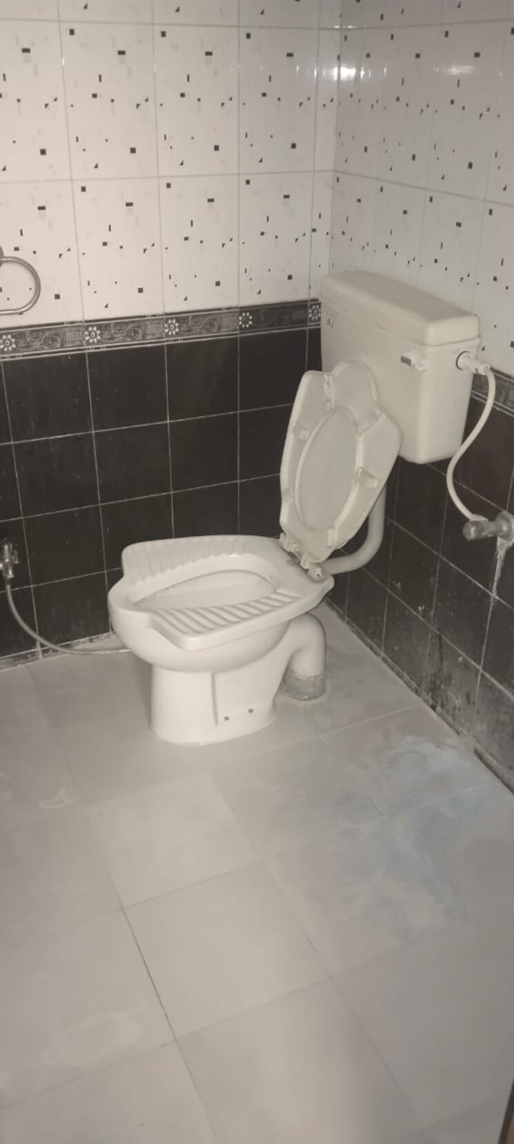 Bathroom, vijay-tower-gomti-nagar 2 Bedroom 2150 Sq.Ft. Builder Floor In Gomti Nagar Lucknow 8804485