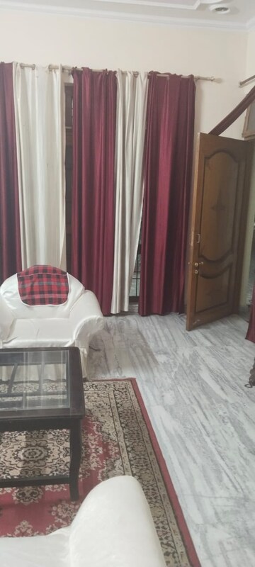 Bedroom in 2 BHK Builder Floor at Vijay Tower Gomti Nagar, Gomti Nagar – for Rent