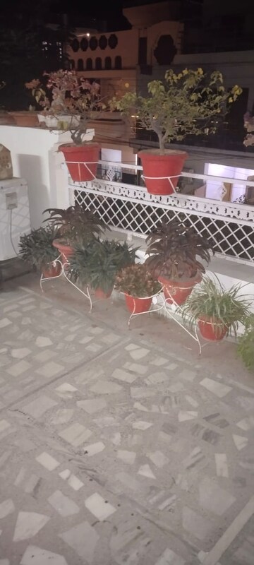 Parking in 2 BHK Builder Floor at Vijay Tower Gomti Nagar, Gomti Nagar – for Rent
