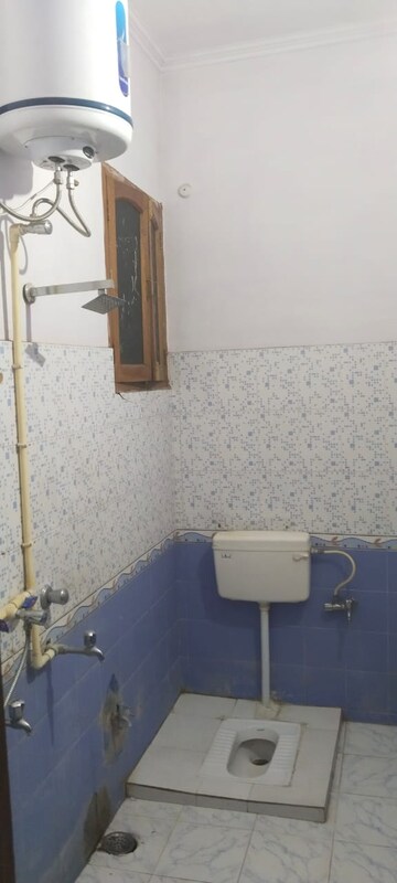 Bathroom in 2 BHK Builder Floor at Vijay Tower Gomti Nagar, Gomti Nagar – for Rent