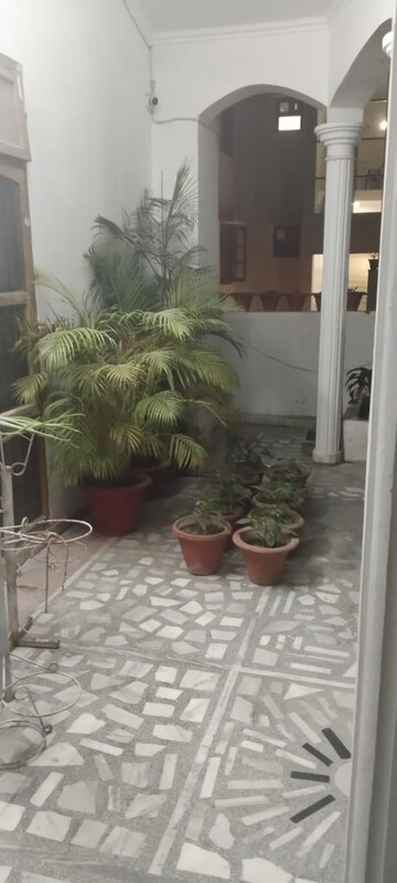 Parking in 2 BHK Builder Floor at Vijay Tower Gomti Nagar, Gomti Nagar – for Rent