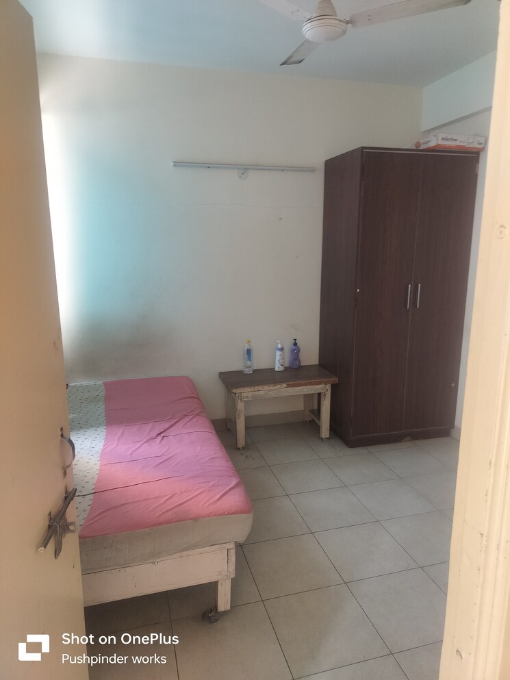 Room, wave-city 1 Bedroom 450 Sq.Ft. Apartment In Wave City Ghaziabad 8804524