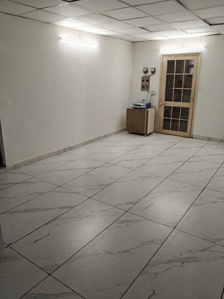 Room, laxmi nagar 4 Bedroom 3000 Sq.Ft. Builder Floor In Laxmi Nagar Delhi 8804530