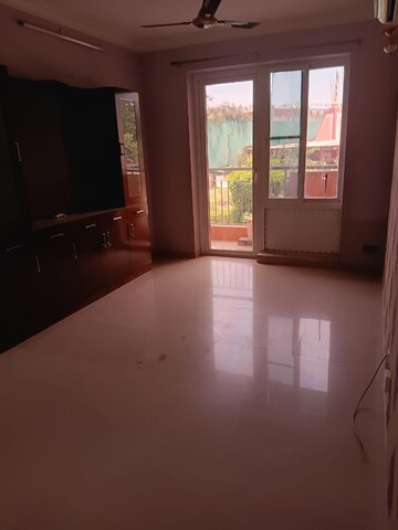Room in 2 BHK Apartment at Apex Our Homes, Sector 37c – for Rent