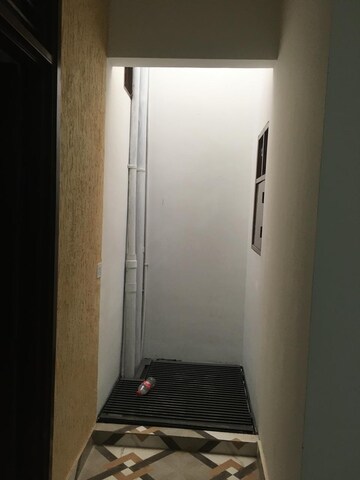 Room in 2 BHK Apartment at Ninex RMG Residency, Sector 37c – for Rent