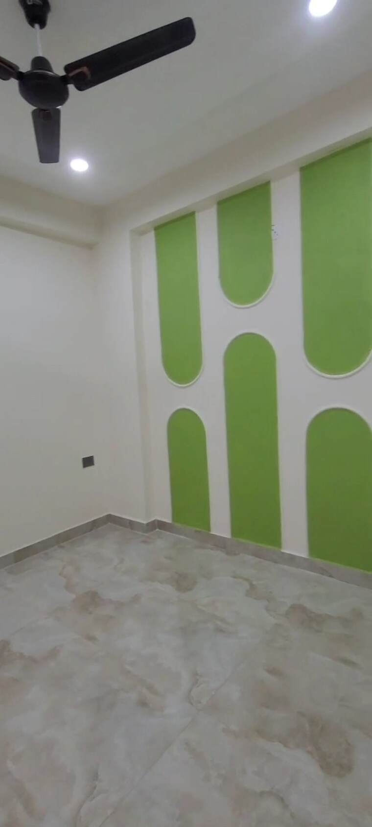 Room, sarfabad village 2.5 Bedroom 800 Sq.Ft. Builder Floor In Sarfabad Village Noida 8804645