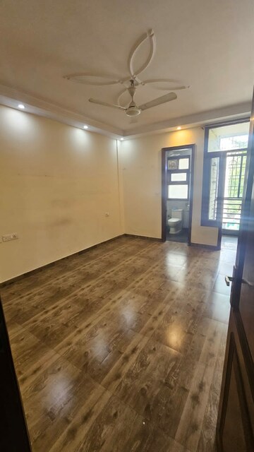 Room in 3 BHK Builder Floor at East Patel Nagar – for Rent