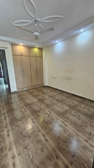 Room in 3 BHK Builder Floor at East Patel Nagar – for Rent