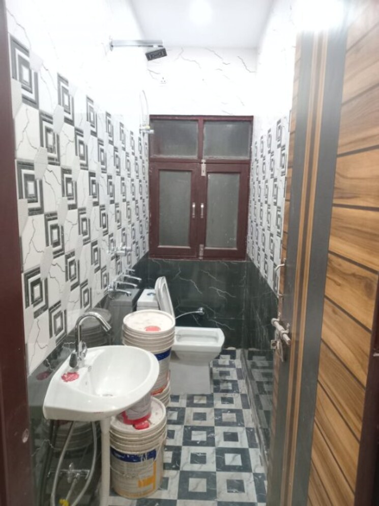 Attached Bathroom, dwarka mor 2.5 Bedroom 540 Sq.Ft. Builder Floor In Dwarka Mor Delhi 8804614