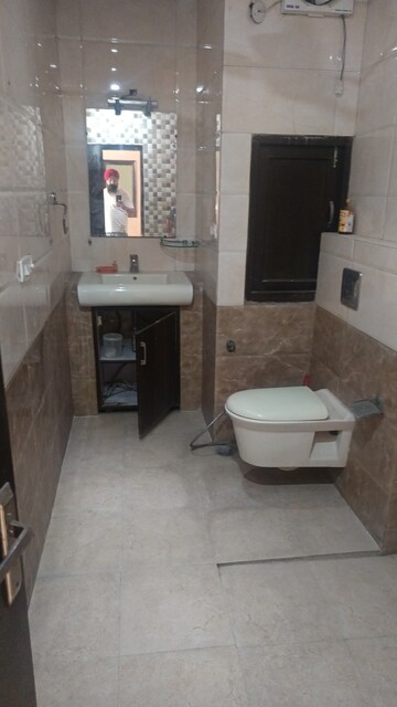Bathroom in 3 BHK Builder Floor at Patel Nagar – for Rent