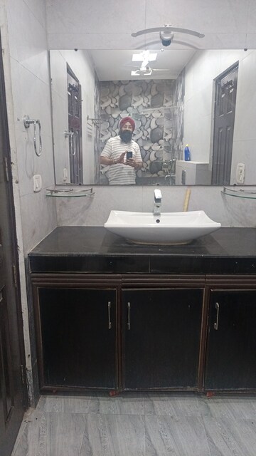 Kitchen in 3 BHK Builder Floor at Patel Nagar – for Rent