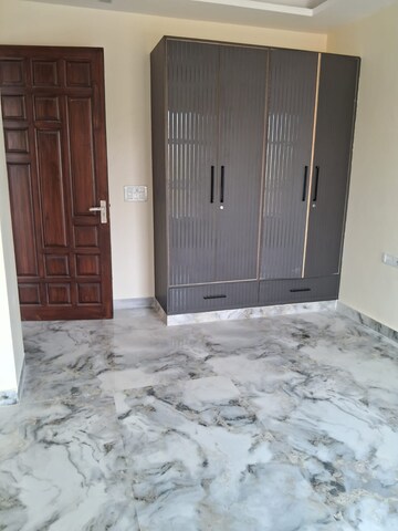 Room in 3 BHK Builder Floor at Sector 45 – for Sale
