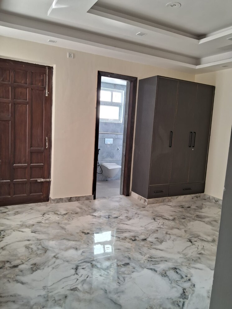 undefined, sector 45 3 Bedroom 250 Sq.Yd. Builder Floor In Sector 45 Faridabad 8804777