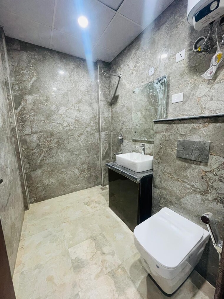 Bathroom, dlf-the-belaire 4 Bedroom 2917 Sq.Ft. Apartment In Sector 54 Gurgaon 8804795