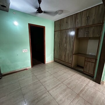 Room in 1 BHK Builder Floor at Kotla Mubarakpur – for Rent