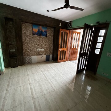 Room in 1 BHK Builder Floor at Kotla Mubarakpur – for Rent