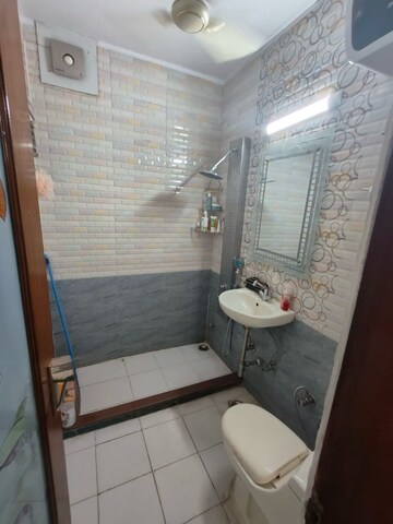 Bathroom in 4 BHK Builder Floor at Craft Destination 43, Sector 43 – for Rent