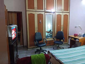 Gym in 3 BHK Builder Floor at Laxmi Nagar – for Rent
