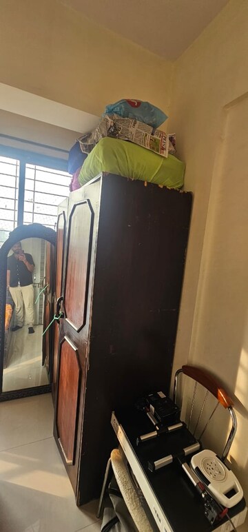 Room in 2 BHK Apartment at Sunshine Willows, Ghansoli – for Rent