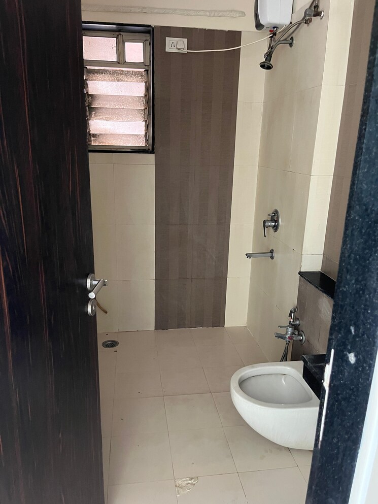 Bathroom, rustomjee-urbania-astraea 2 Bedroom 700 Sq.Ft. Apartment In Majiwada Thane 8805043