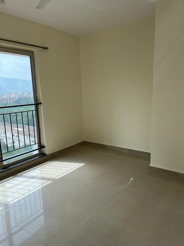 Room in 2 BHK Apartment at Rustomjee Urbania Astraea, Majiwada – for Rent
