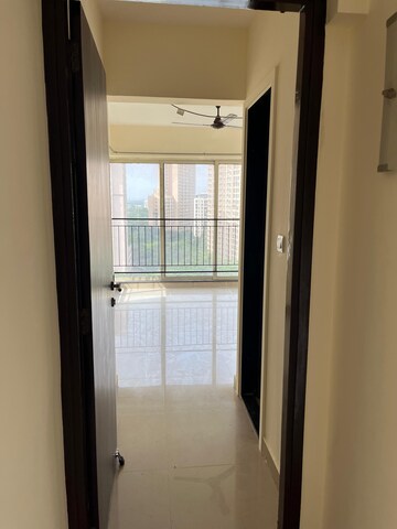Room in 2 BHK Apartment at Rustomjee Urbania Astraea, Majiwada – for Rent